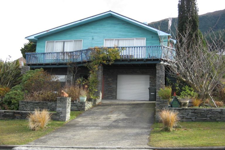 Photo of property in 12 Avalon Crescent, Fernhill, Queenstown, 9300