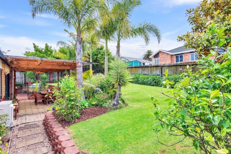 Photo of property in 19 San Pedro Place, Henderson, Auckland, 0612