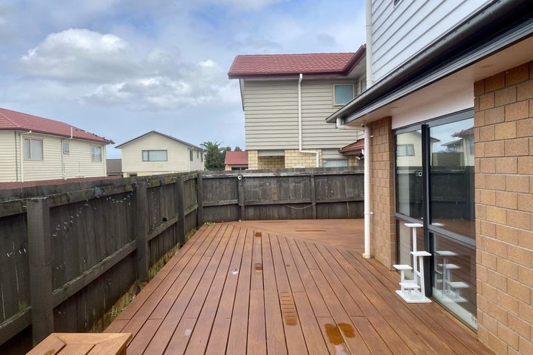 Photo of property in 10 Millcroft Lane, Ranui, Auckland, 0612