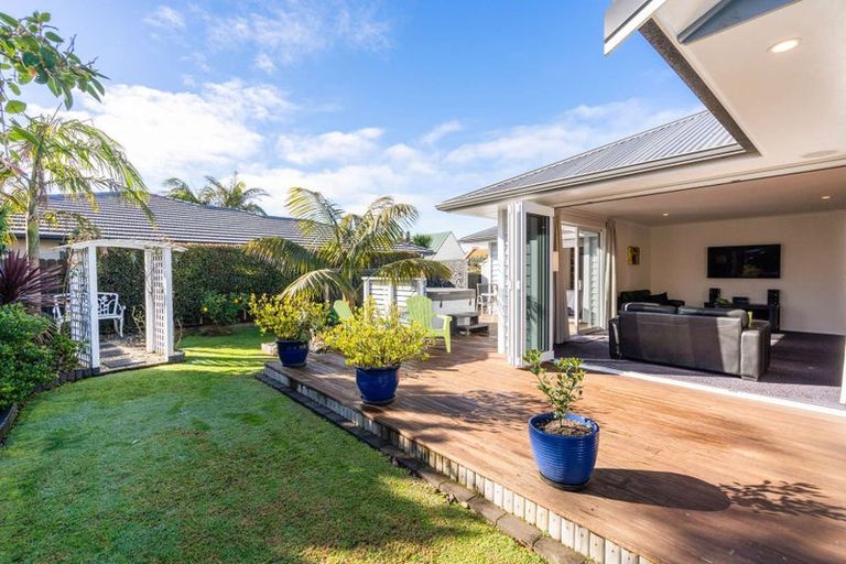 Photo of property in 20 Bermuda Place, One Tree Point, 0118