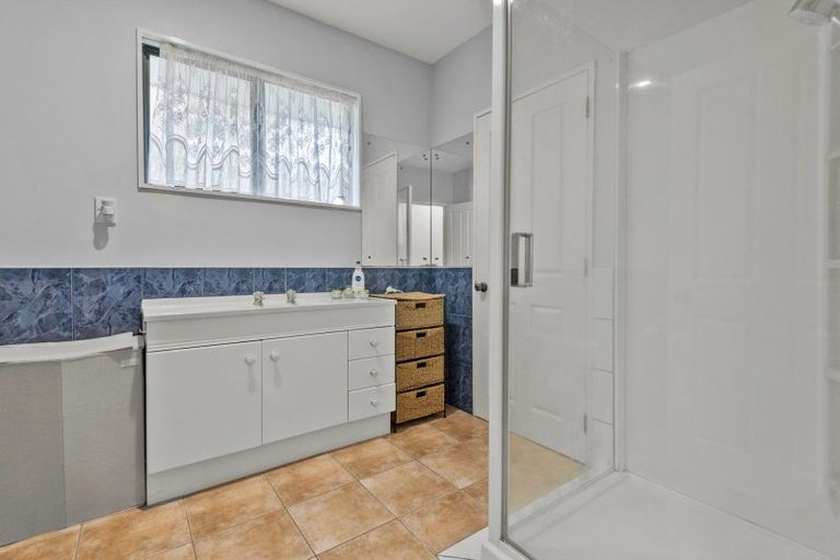Photo of property in 41 Royal Oak Drive, Kelvin Grove, Palmerston North, 4414