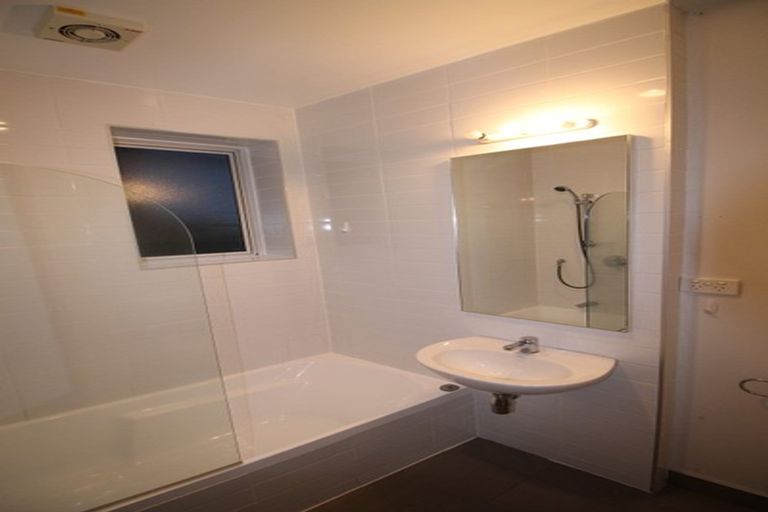 Photo of property in 83a Sunset Road, Totara Vale, Auckland, 0632