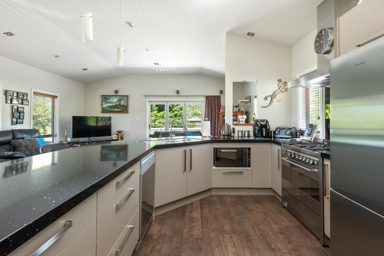 Photo of property in 14 Beach Road, Waikawa, Picton, 7220