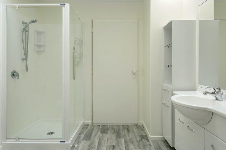 Photo of property in 33 Lakeridge Close, Rangatira Park, Taupo, 3330