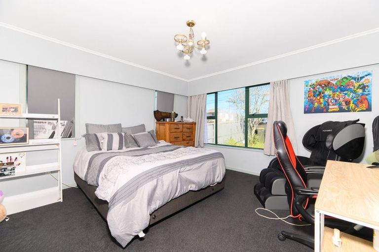 Photo of property in 9 Longburn Road, Henderson, Auckland, 0610