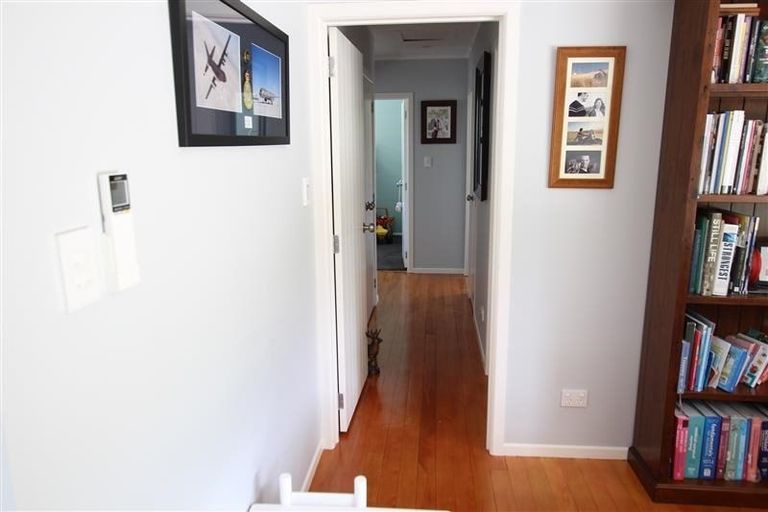 Photo of property in 64 Taupo Street, Green Bay, Auckland, 0604