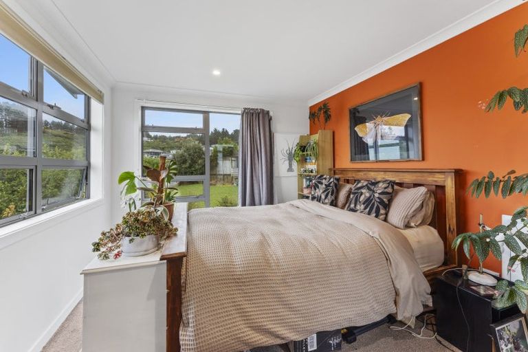Photo of property in 22 Arahiwi Grove, Tirohanga, Lower Hutt, 5010