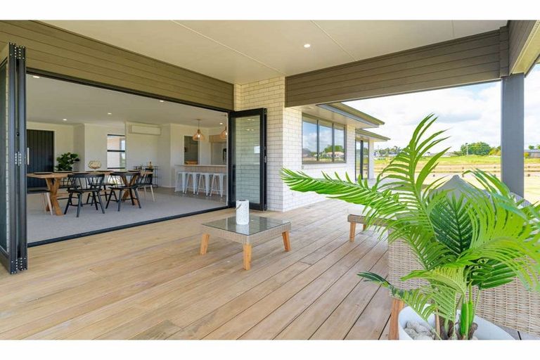 Photo of property in 11 The Lakes Drive, Kerikeri, 0230