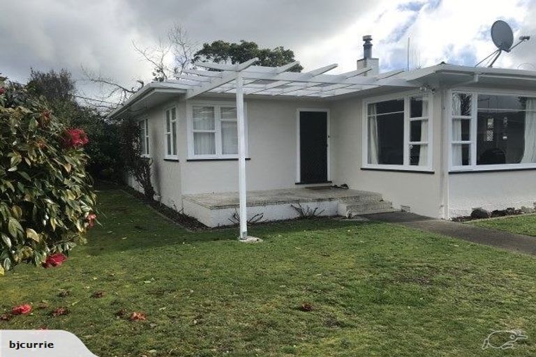 Photo of property in 24 Kent Crescent, Awapuni, Palmerston North, 4412