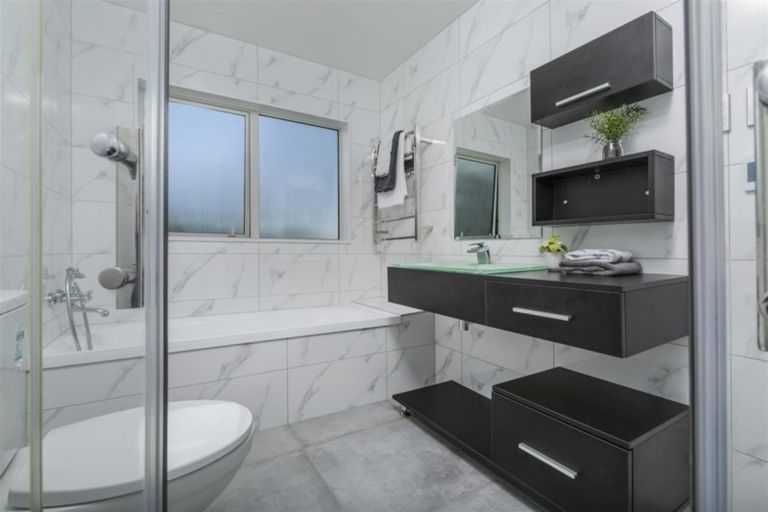 Photo of property in 45 Bordeaux Parade, Te Atatu South, Auckland, 0610