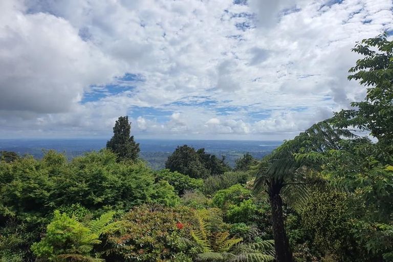 Photo of property in 543 Scenic Drive, Waiatarua, Auckland, 0612