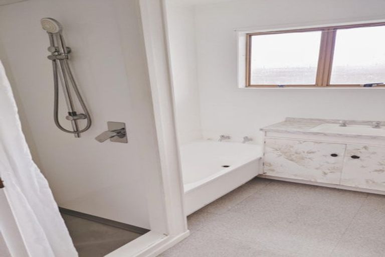 Photo of property in 1/40 Halberg Street, Glenfield, Auckland, 0629