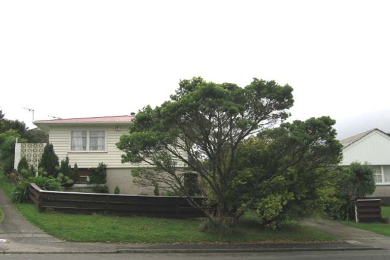 Photo of property in 20 Stewart Drive, Newlands, Wellington, 6037