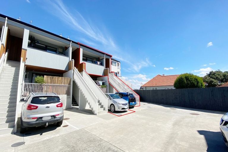 Photo of property in 5/2 Frances Bryers Road, Hobsonville, Auckland, 0616