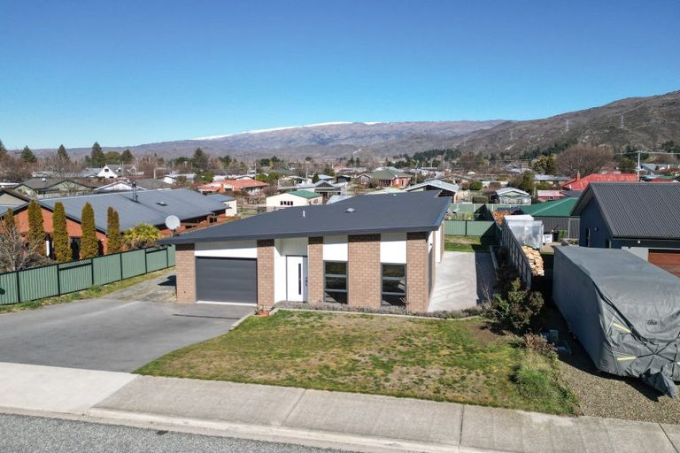 Photo of property in 53 Shields Street, Clyde, 9330