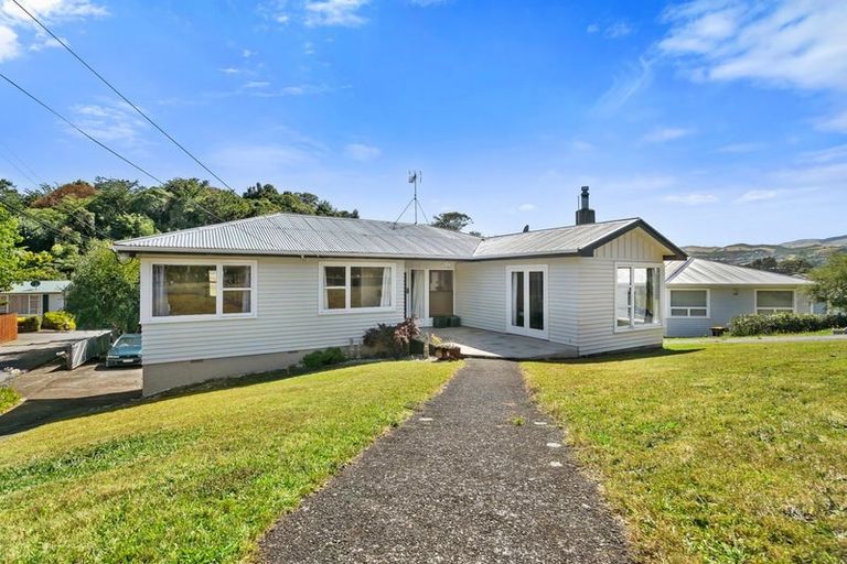 Photo of property in 38 Larsen Crescent, Tawa, Wellington, 5028