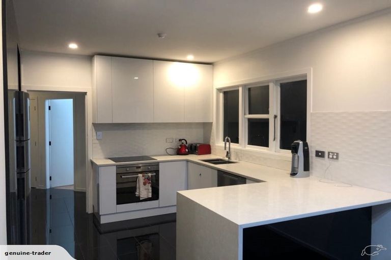 Photo of property in 230c Pakuranga Road, Pakuranga Heights, Auckland, 2010