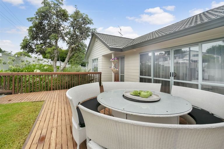 Photo of property in 24a Alexander Street, Cockle Bay, Auckland, 2014