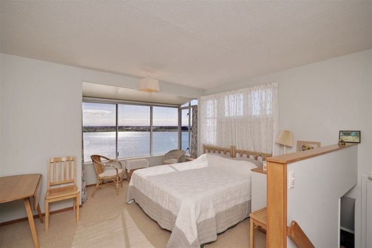 Photo of property in 23 The Brae, Mount Pleasant, Christchurch, 8081