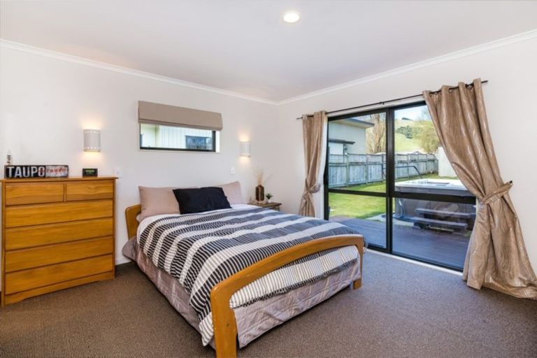 Photo of property in 120 Kinloch Road, Kinloch, Taupo, 3377