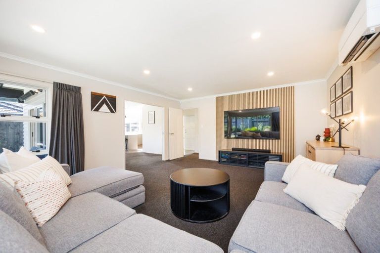 Photo of property in 9 Lorenzo Place, Kelvin Grove, Palmerston North, 4414
