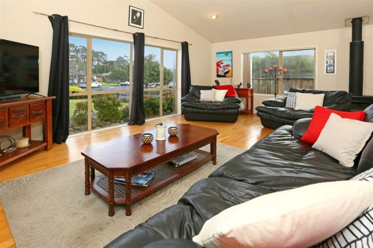 Photo of property in 81 Summerland Drive, Henderson, Auckland, 0612