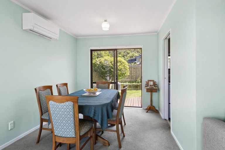 Photo of property in 7 Cathie Place, Karori, Wellington, 6012