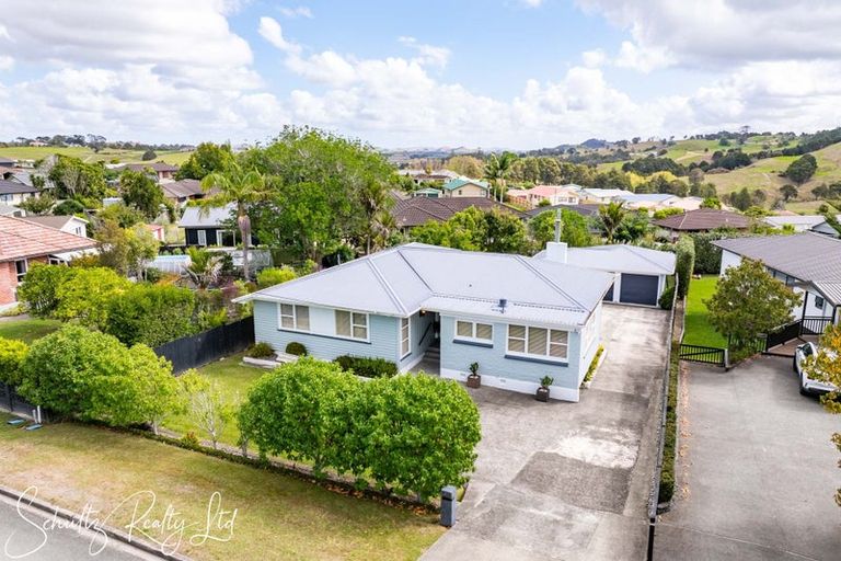 Photo of property in 25 Whaka Street, Maungaturoto, 0520