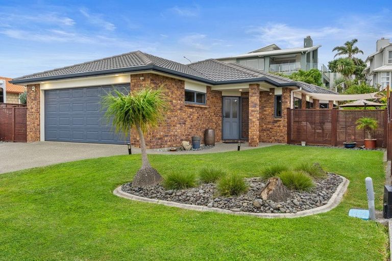 Photo of property in 44 Chesterfield Way, Orewa, 0931