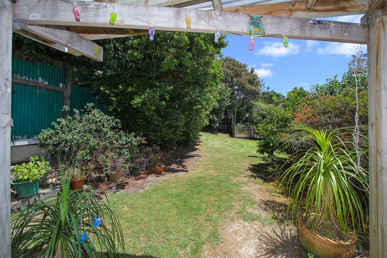 Photo of property in 22 Zingaro Place, Massey, Auckland, 0614