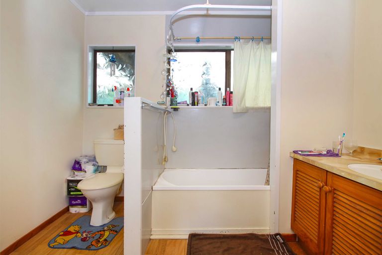 Photo of property in 22 Zingaro Place, Massey, Auckland, 0614