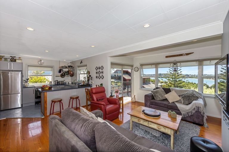 Photo of property in 31 Monyash Road, Manly, Whangaparaoa, 0930