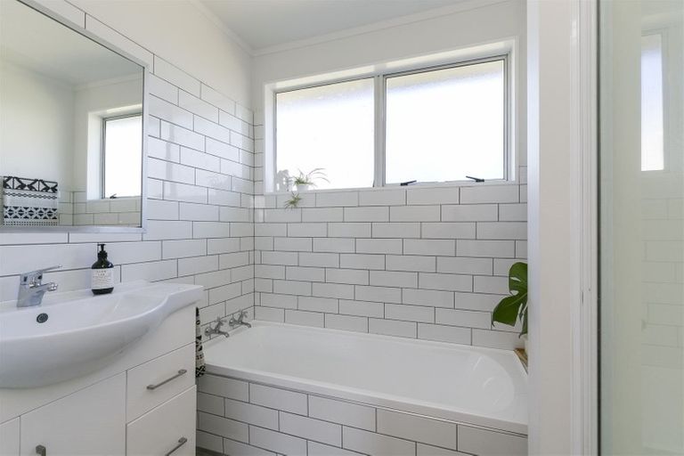 Photo of property in 41 Almora View, Ascot Park, Porirua, 5024