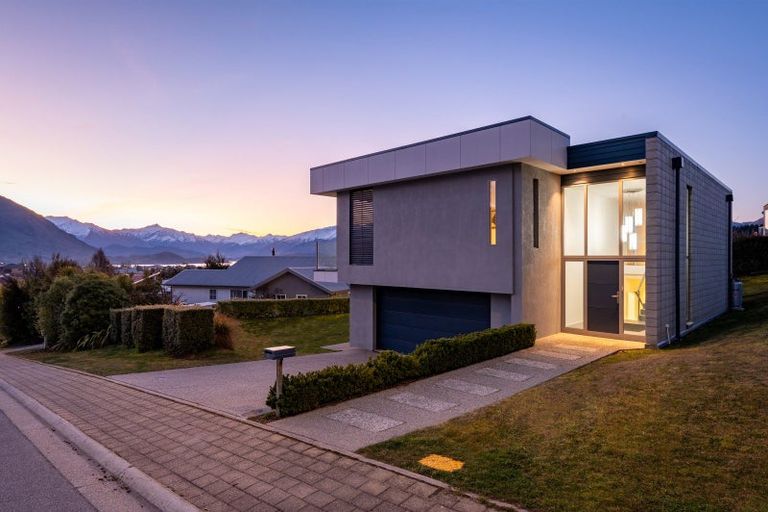 Photo of property in 5 Bovett Place, Wanaka, 9305