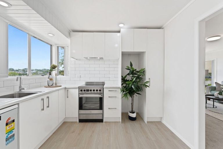 Photo of property in 2/48 Archmillen Avenue, Pakuranga Heights, Auckland, 2010