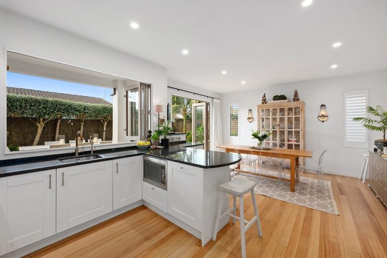 Photo of property in 1/13 Milford Road, Milford, Auckland, 0620