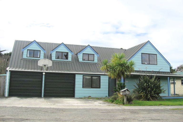 Photo of property in 28 Heathcote Place, Fitzherbert, Palmerston North, 4410