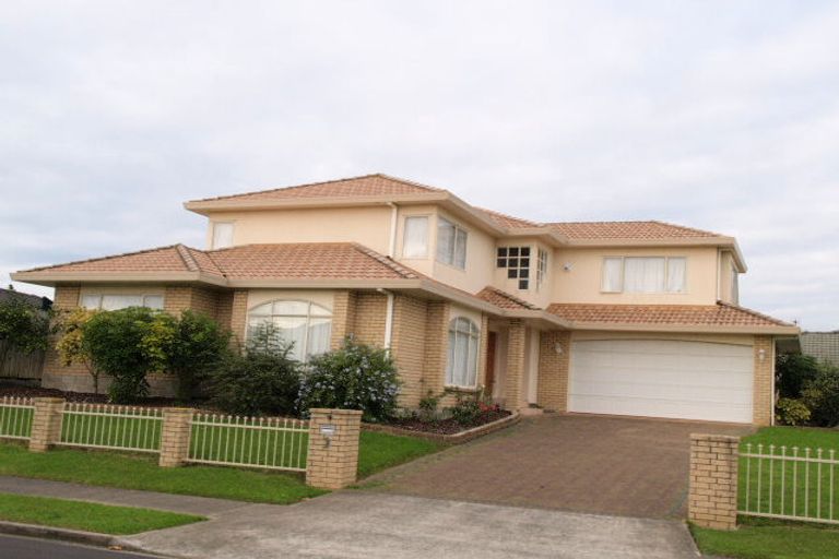Photo of property in 1 Arrathorne Place, Northpark, Auckland, 2013