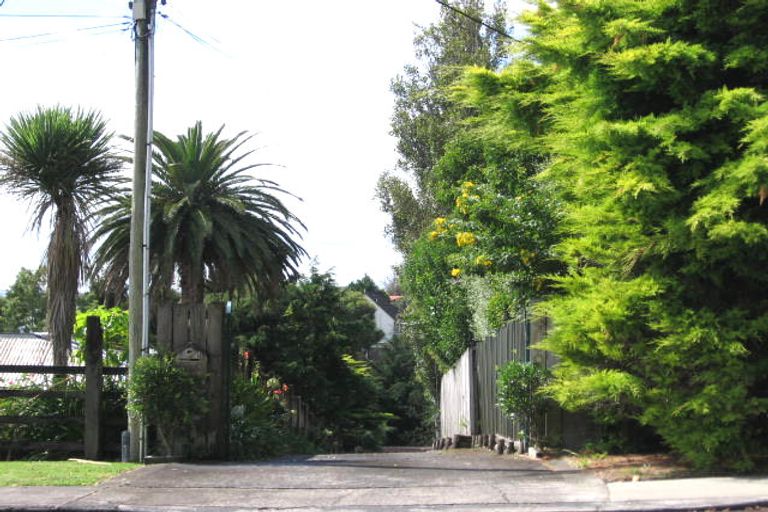 Photo of property in 108a Sunnyside Road, Sunnyvale, Auckland, 0612
