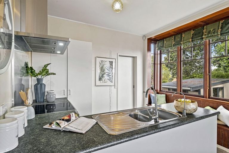 Photo of property in 13 Islington Avenue, New Lynn, Auckland, 0600