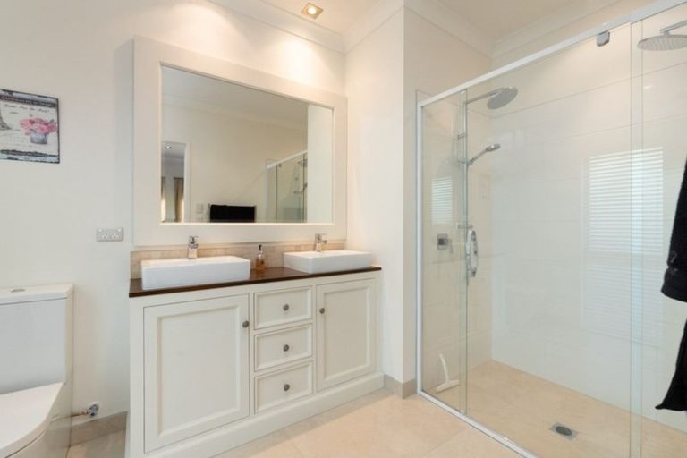 Photo of property in 22 Estuary View Road, Welcome Bay, Tauranga, 3112