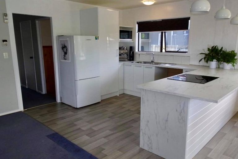 Photo of property in 17a Kawaha Point Road, Fairy Springs, Rotorua, 3015