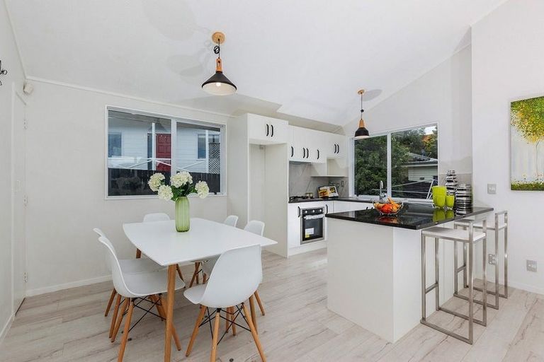 Photo of property in 2/21 Kitewao Street, Northcote, Auckland, 0627