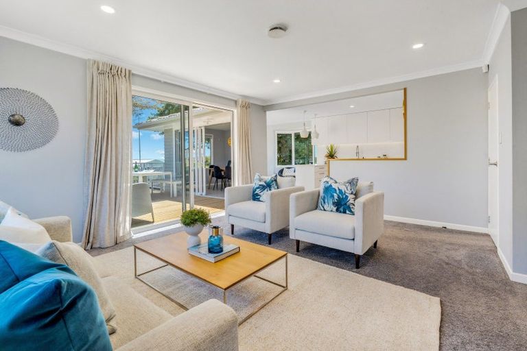 Photo of property in 17 Advene Road, Cockle Bay, Auckland, 2014