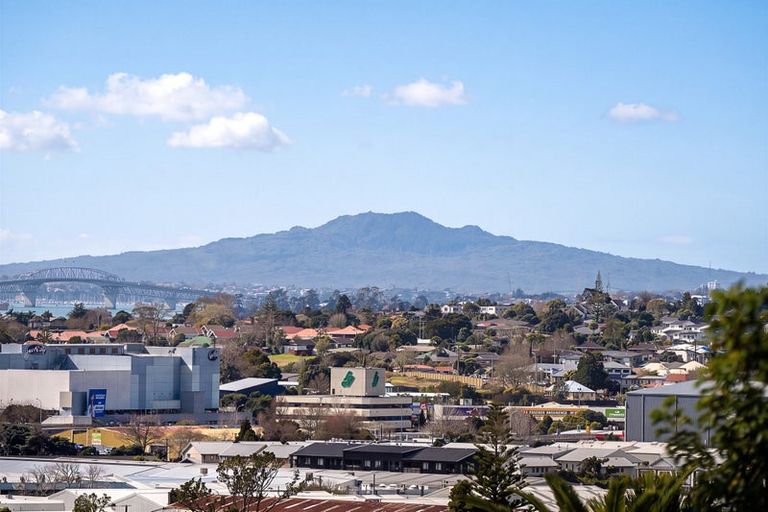 Photo of property in 108 San Valentino Drive, Henderson, Auckland, 0612