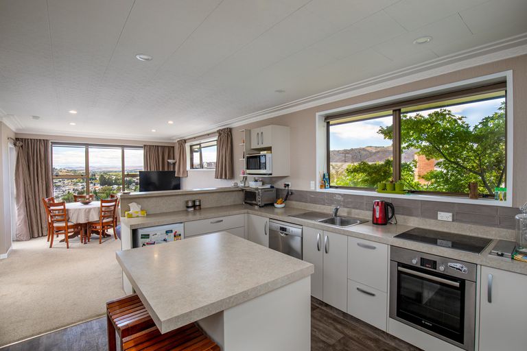 Photo of property in 10 View Road, Bridge Hill, Alexandra, 9320