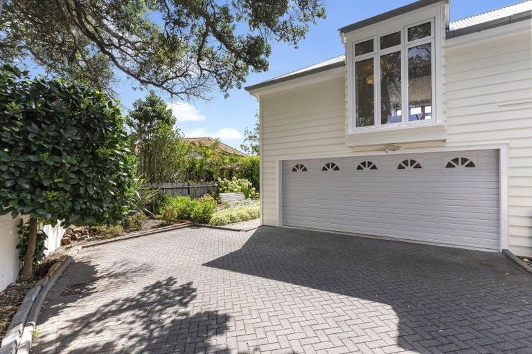 Photo of property in 32 Clarence Road, Northcote Point, Auckland, 0627