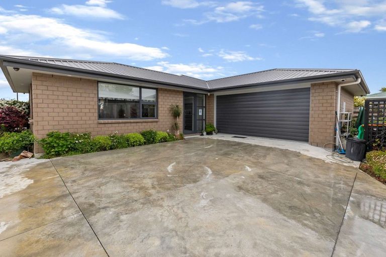 Photo of property in 43a Abraham Crescent, Milson, Palmerston North, 4414