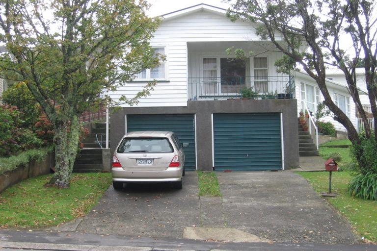 Photo of property in 26 Stewart Drive, Newlands, Wellington, 6037