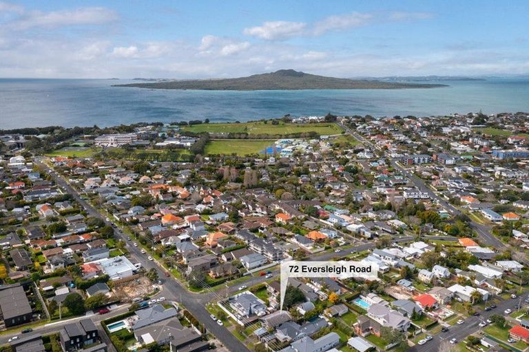 Photo of property in 72 Eversleigh Road, Belmont, Auckland, 0622